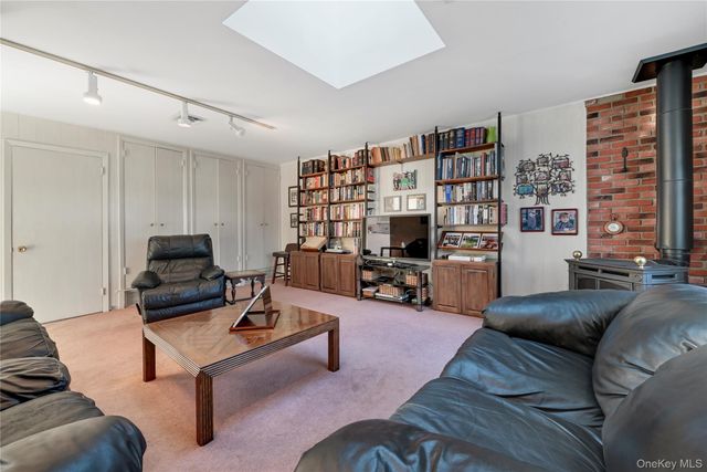 8 Jennifer Drive, New City, NY 10956