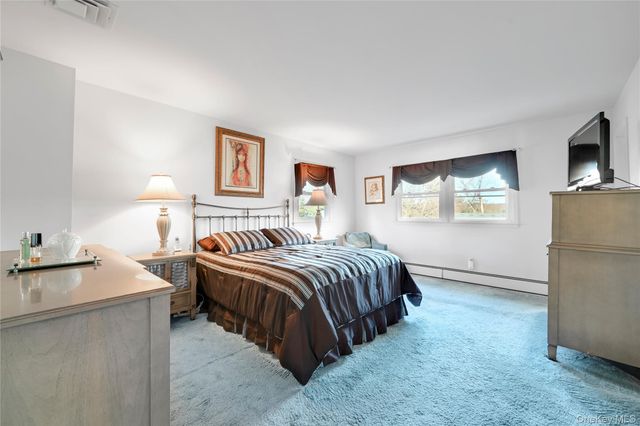 8 Jennifer Drive, New City, NY 10956