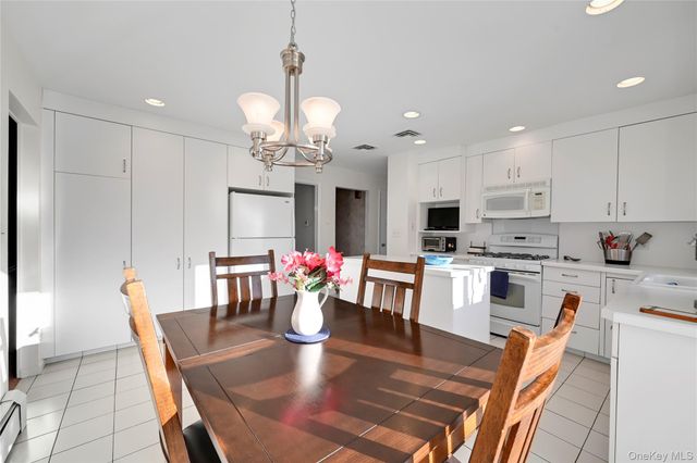 8 Jennifer Drive, New City, NY 10956