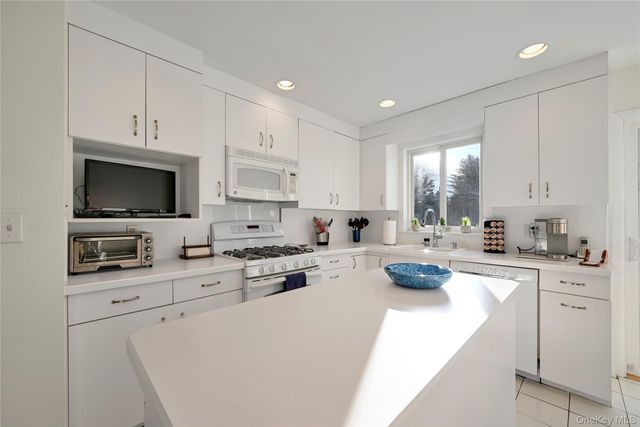 8 Jennifer Drive, New City, NY 10956