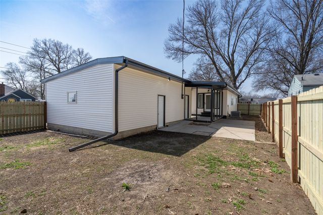 1405 W Pleasant Street, Knoxville, IA 50138