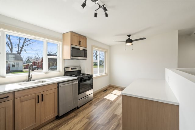 1405 W Pleasant Street, Knoxville, IA 50138