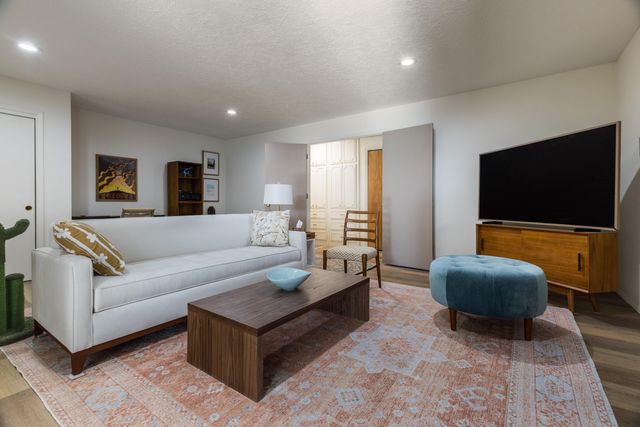 7708 Summer Avenue NE, Albuquerque, NM 87110