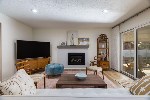 7708 Summer Avenue NE, Albuquerque, NM 87110