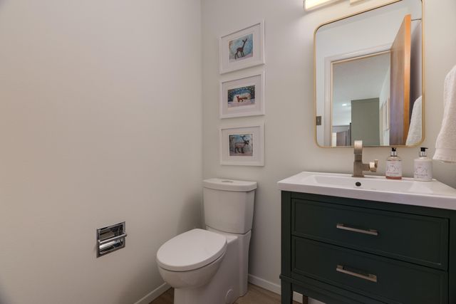 7708 Summer Avenue NE, Albuquerque, NM 87110