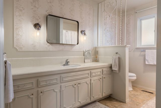 7708 Summer Avenue NE, Albuquerque, NM 87110