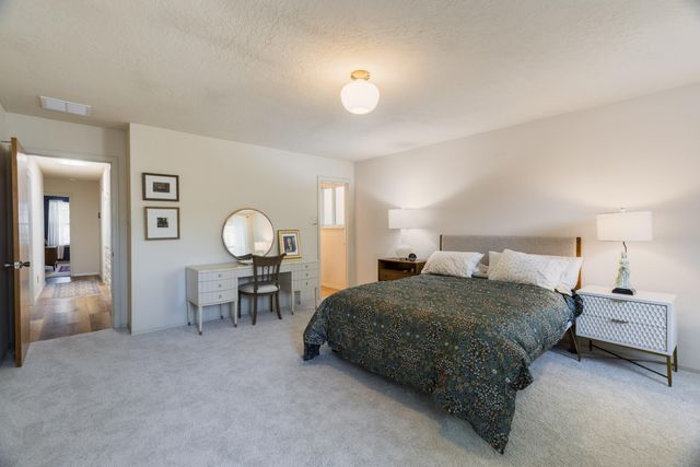 7708 Summer Avenue NE, Albuquerque, NM 87110