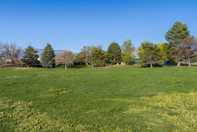 7708 Summer Avenue NE, Albuquerque, NM 87110