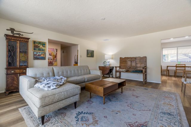 7708 Summer Avenue NE, Albuquerque, NM 87110