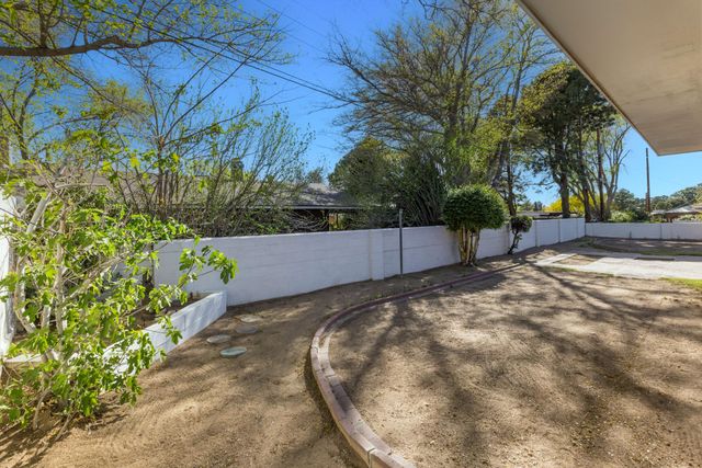 7708 Summer Avenue NE, Albuquerque, NM 87110