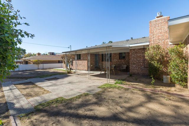 7708 Summer Avenue NE, Albuquerque, NM 87110