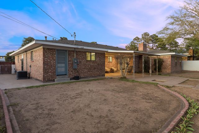 7708 Summer Avenue NE, Albuquerque, NM 87110