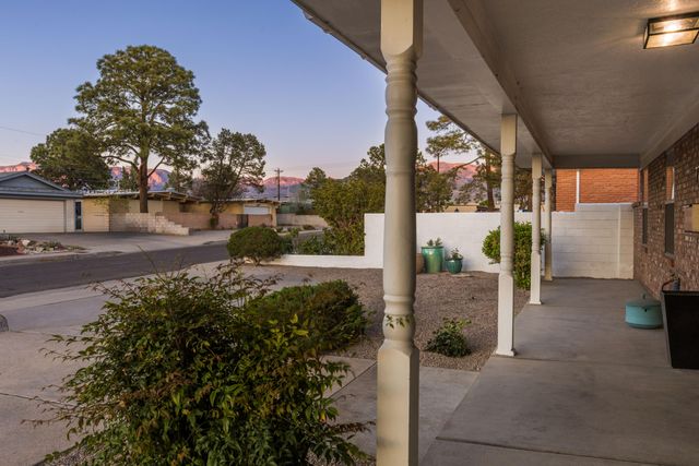 7708 Summer Avenue NE, Albuquerque, NM 87110