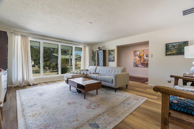 7708 Summer Avenue NE, Albuquerque, NM 87110