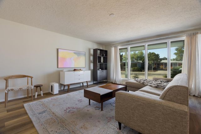 7708 Summer Avenue NE, Albuquerque, NM 87110