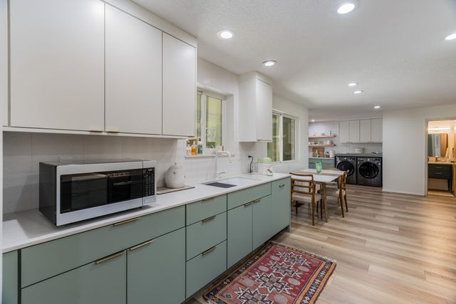 7708 Summer Avenue NE, Albuquerque, NM 87110