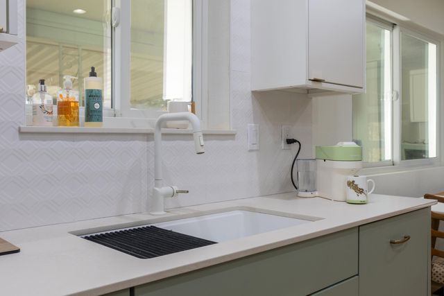 7708 Summer Avenue NE, Albuquerque, NM 87110