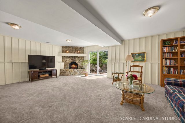 N385 Silverleaf Boulevard, Wheaton, IL 60187