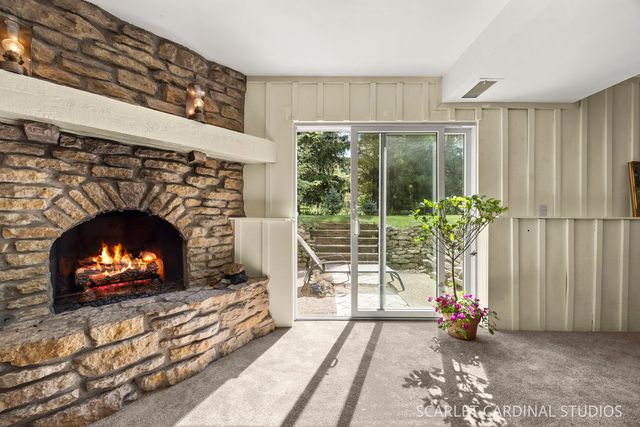 N385 Silverleaf Boulevard, Wheaton, IL 60187