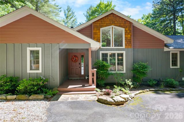 522 Toxaway Court, Lake Toxaway, NC 28747