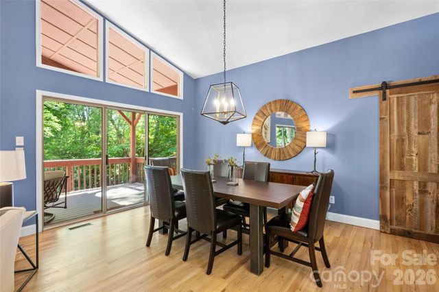 522 Toxaway Court, Lake Toxaway, NC 28747