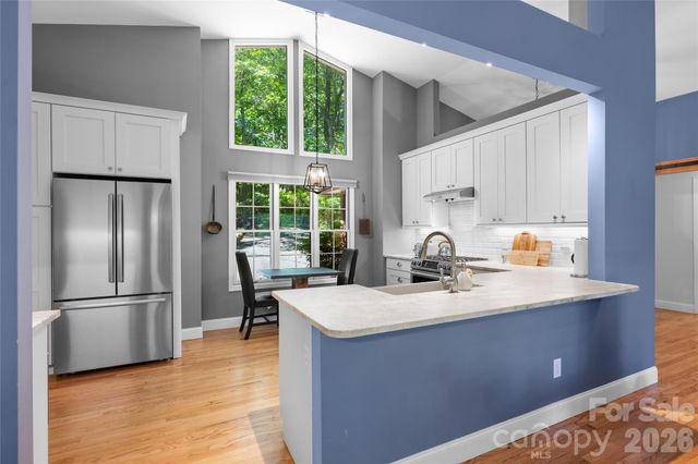 522 Toxaway Court, Lake Toxaway, NC 28747