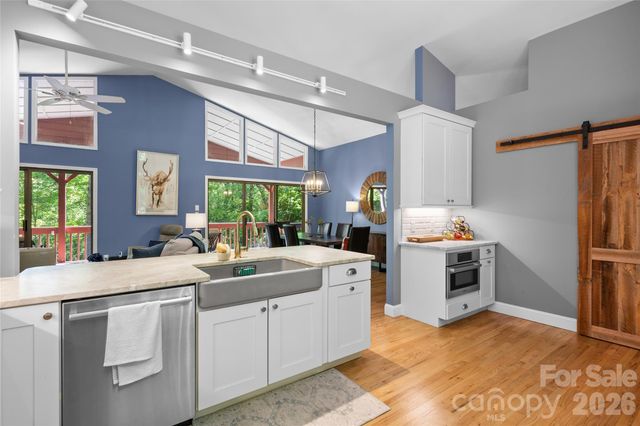 522 Toxaway Court, Lake Toxaway, NC 28747