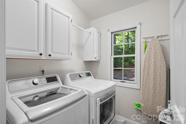 522 Toxaway Court, Lake Toxaway, NC 28747