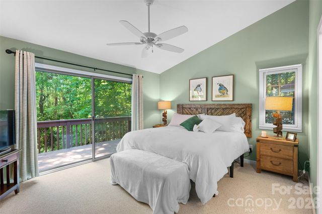 522 Toxaway Court, Lake Toxaway, NC 28747
