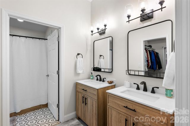 522 Toxaway Court, Lake Toxaway, NC 28747