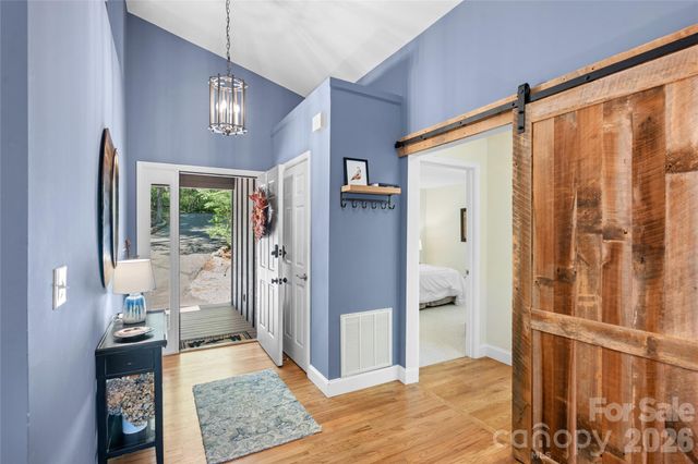 522 Toxaway Court, Lake Toxaway, NC 28747