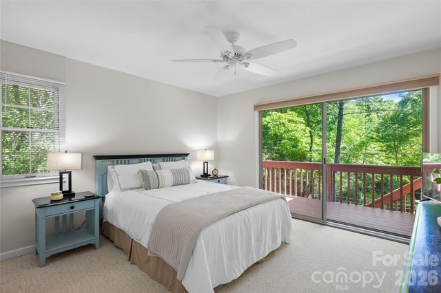 522 Toxaway Court, Lake Toxaway, NC 28747