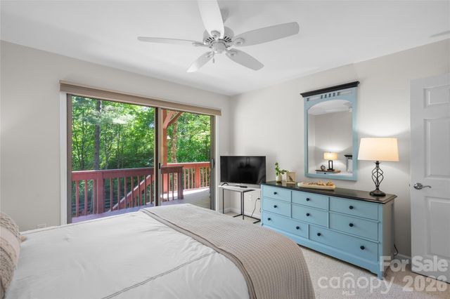 522 Toxaway Court, Lake Toxaway, NC 28747