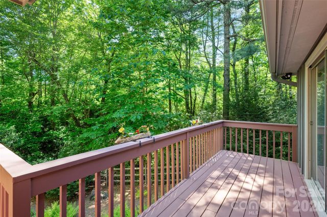 522 Toxaway Court, Lake Toxaway, NC 28747