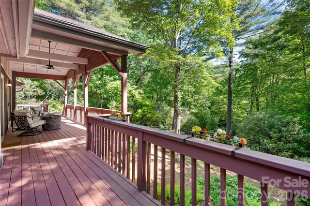 522 Toxaway Court, Lake Toxaway, NC 28747