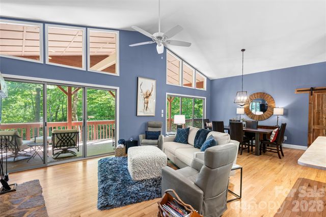 522 Toxaway Court, Lake Toxaway, NC 28747