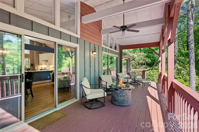 522 Toxaway Court, Lake Toxaway, NC 28747