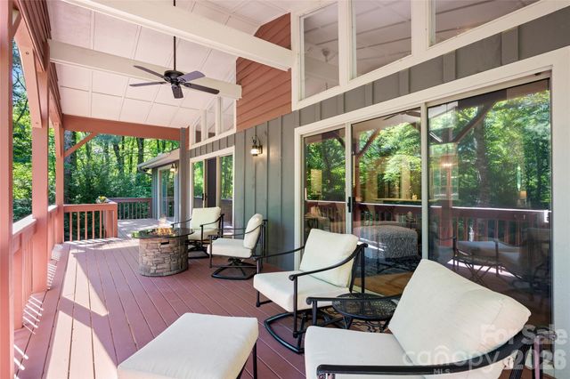 522 Toxaway Court, Lake Toxaway, NC 28747