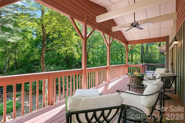 522 Toxaway Court, Lake Toxaway, NC 28747
