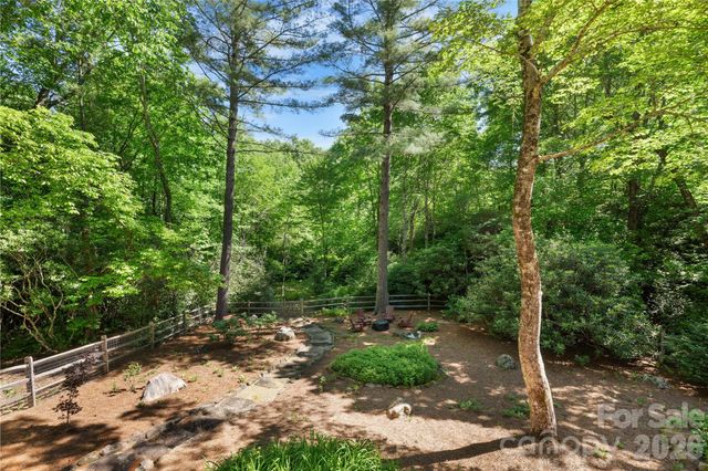 522 Toxaway Court, Lake Toxaway, NC 28747