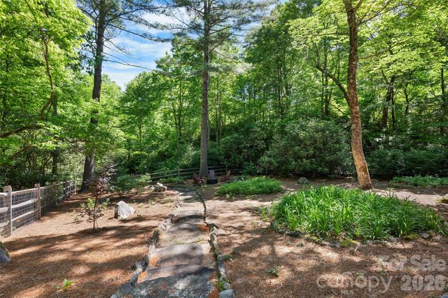 522 Toxaway Court, Lake Toxaway, NC 28747
