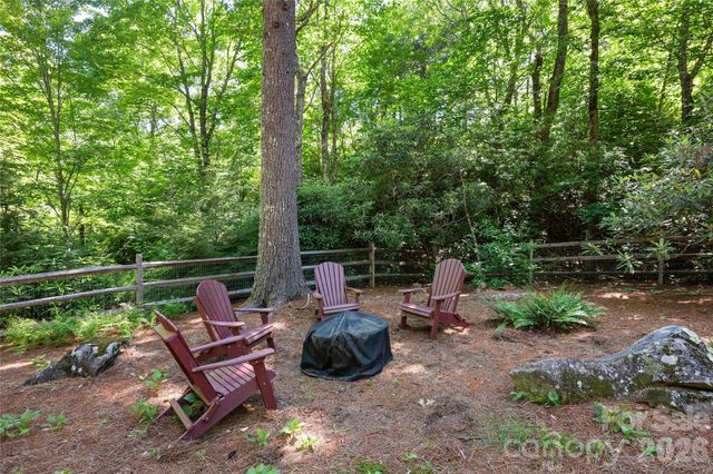 522 Toxaway Court, Lake Toxaway, NC 28747