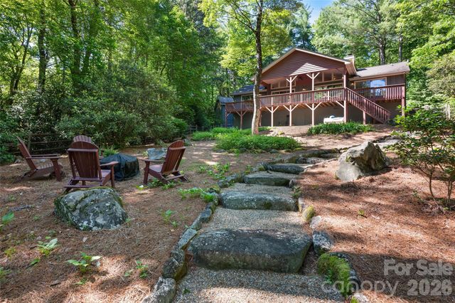 522 Toxaway Court, Lake Toxaway, NC 28747