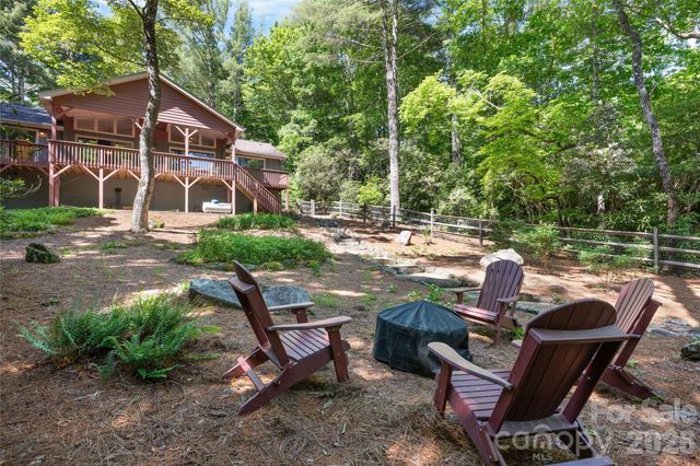 522 Toxaway Court, Lake Toxaway, NC 28747