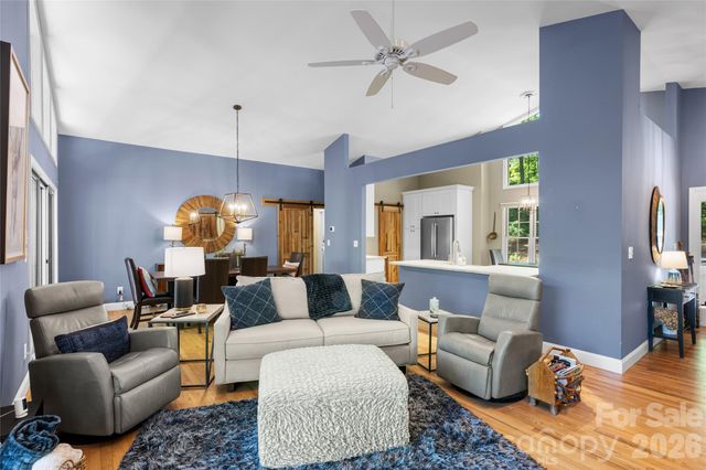 522 Toxaway Court, Lake Toxaway, NC 28747