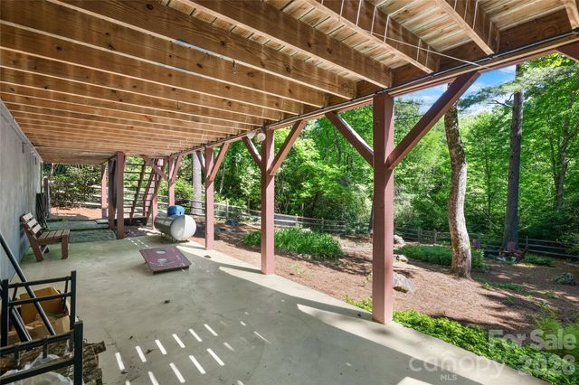 522 Toxaway Court, Lake Toxaway, NC 28747