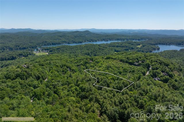 522 Toxaway Court, Lake Toxaway, NC 28747