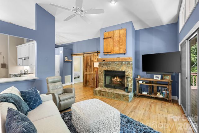 522 Toxaway Court, Lake Toxaway, NC 28747