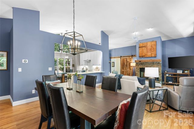 522 Toxaway Court, Lake Toxaway, NC 28747