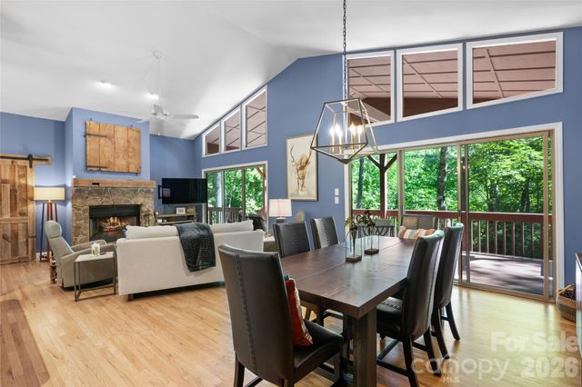 522 Toxaway Court, Lake Toxaway, NC 28747